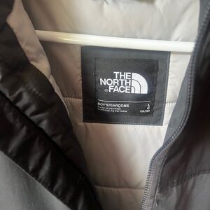 Like new north face ski jacket. Worn a few times.